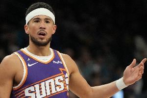 NBA的圆柱体判定是只有布克受伤的世界 也是裁判的无法自洽