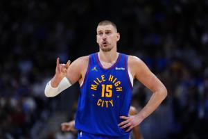 史诗级~约基奇常规赛+季后赛狂轰221次三双 追平威少并列历史第一