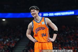 记者：替王哲林感到遗憾 他完全配得上一个二阵的名额