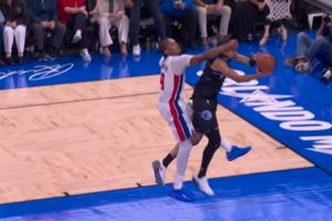 全员恶汉！奥萨尔身后追防一巴掌打布莱克头上 直接升级一级恶意