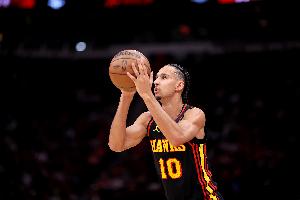 同届55号秀风生水起！状元里萨谢沦落打垃圾时间 季后赛生涯仅3分