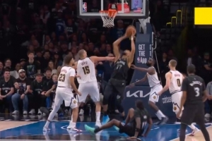 法棍变埃菲尔铁塔！戈贝尔前场板补篮打停掘金