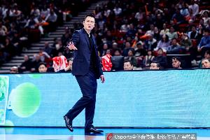 媒体人：卢伟当选最佳教练最无悬念 他对阵容捏合&调教应得到尊重