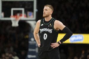 开场无对抗伤退！美记：迪文岑佐遭遇右脚跟腱撕裂