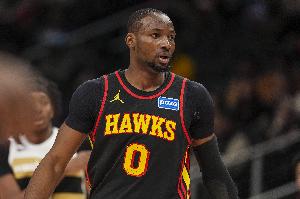 别跟自己较劲！库明加借掩护三分再铁&三分6中0 随后又传球失误