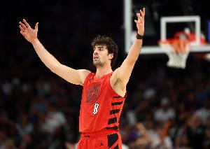 阿夫迪亚：判罚有时不对等&我们有点太爱抱怨 裁判不会帮我们赢球