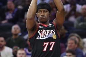 还是得慢慢练！埃奇库姆出战36分钟 9中2&三分4中0 有5犯规