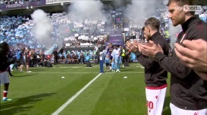 相互尊重！雷克瑟姆赛前列队，祝贺考文垂夺冠升入英超