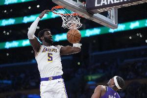 今天轮到我！艾顿上半场9中7得到15分8板 两项数据皆全场最高