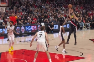 乘胜追击！阿夫迪亚翻身中投再中 开拓者领先马刺17分