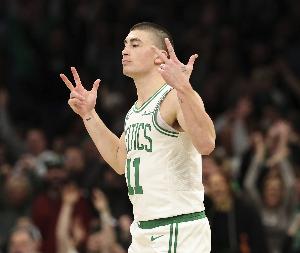 已创个人季后赛新高！普理查德中投再中 单节14分&三节轰下32分