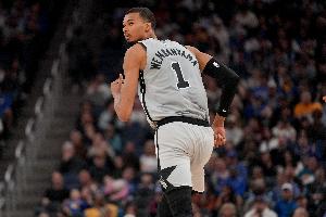 记者：文班复出立刻统治了攻防两端 福克斯末节11分回应质疑