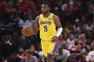 上场就认真打！布朗尼5中2拿到5分2前场板4助 再中三分球