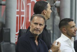 迪马济奥：米兰老板在圣西罗看比赛，这是本赛季他第二次现场观战