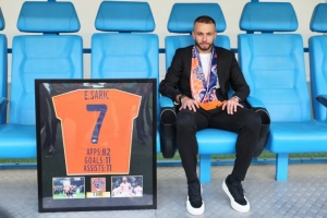 昨夜，我们的功勋球员萨里奇回到青春，一起见证了比赛的胜利