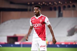 塞尔电台：摩纳哥大概率将1100万欧元买断法蒂，巴萨保有回购条款