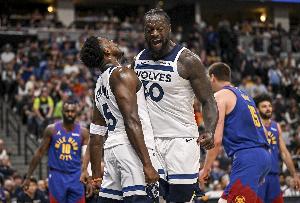 兰德尔：和华子&迪文俩人都谈过了 我们上场后会为了他们而战