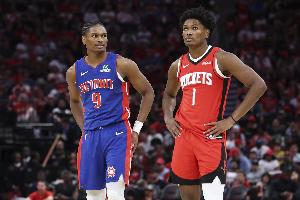 难兄难弟！阿门所在火箭1-3落后湖人 奥萨尔所在活塞也1-3落后