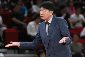 媒体人：山东留琼斯裁斯蒂尔 这一迷之操作我到现在也没有想明白