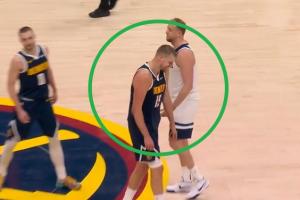 G4羞辱我们？约基奇递球又抢球玩弄新秀 低头笑嘻了！