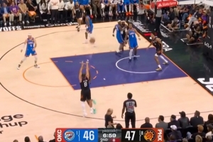 多点开花！格雷森·阿伦接球外线再中三分球