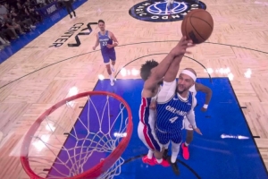 很关键！坎宁安大帽萨格斯被吹第3犯 活塞挑战成功&取消犯规