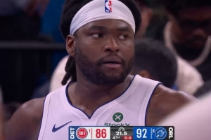 自己给自己补一切！斯图尔特关键时刻抢板犯规 白白葬送追分机会