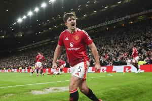 卡拉格：马奎尔离开曼联很容易但现在曼联需要他，我对他充满敬意