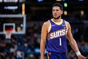 失色！布克系列赛场均21.3分队内第3 三项命中率46.2/26.0/78.6%