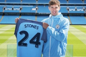 瓜式曼城首个标王！2016年斯通斯5560万加盟曼城，陪瓜帅征战10年