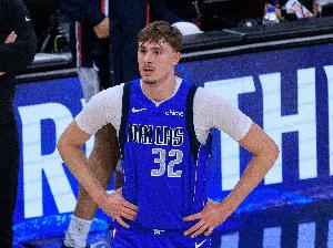 弗拉格最佳新秀得票：56张第一选票&44张第二选票共412分