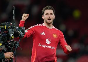 邮报：芒特在比赛日后去参加慈善活动，带患病孩子体验球员生活