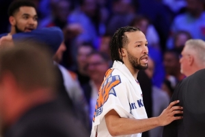 这太意外了！尼克斯队史长达80年 今天首次做到季后赛背靠背赢15+