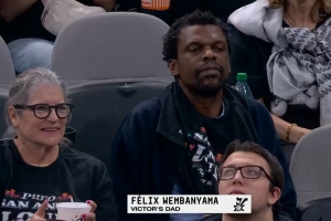 如来神掌！文班从天而降大帽扇飞阿夫迪亚上篮 父亲也惊出表情包