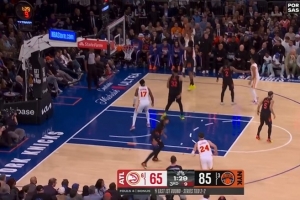 终于进了！库明加底角命中首记三分球 阿尔瓦拉多立马回应