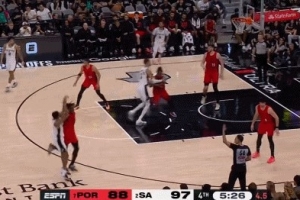 稳住局势！福克斯里突外投个人连拿7分 分差重新上双