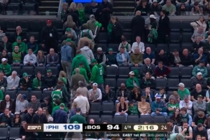 大势已去！剩2分钟凯尔特人落后15分 主场球迷开始离场