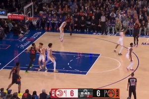 外线开火！哈特侧翼接球 连续晃动后三分一箭穿心