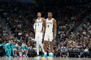 键盘侠|福克斯成新的球盲鉴定器！文班让对手不敢在篮筐3米内投篮