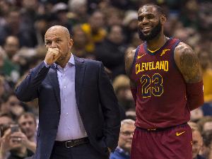 詹姆斯：基德 摩西·马龙 小肯·格里菲和佩顿从一开始就在支持我