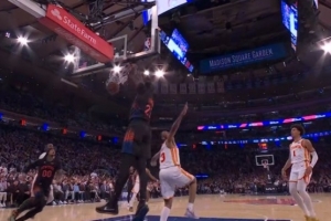 重锤火花！麦克布莱德送抛传 米切尔·罗宾逊一飞冲天空接暴扣