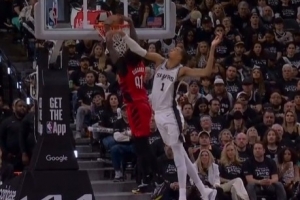 势不可挡！西索科中路突击 不惧文班暴扣打2+1&裁判回看没升级