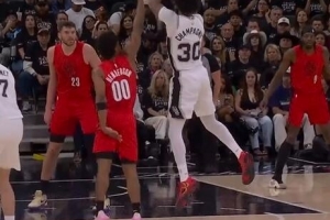 百步穿杨！尚帕尼借掩护跑到弧顶 接球速射三分一箭穿心