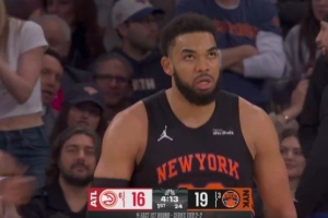 很兴奋！唐斯强攻库明加得分并造犯规 怒吼指了下库明加