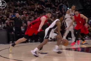 是你是你还是你！福克斯单打克林根 拜佛突破高弧度柔和挑篮命中