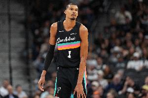 文班过去两场季后赛送出13盖帽 自11年伊巴卡后首人