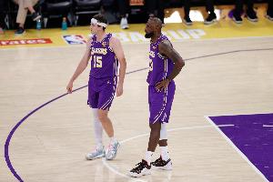 里夫斯谈末节追分：詹姆斯接管了比赛 他已经无数次这么做了！