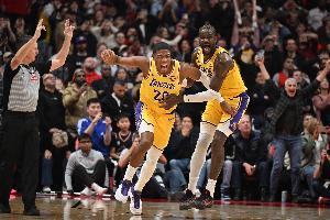 重要一环！首节艾顿7中3拿到6分6板&4前场板 八村塁拿2分