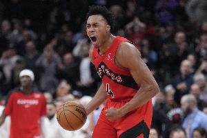 攻防俱佳！斯科蒂·巴恩斯半场10中6砍下14分8助2帽 正负值+10