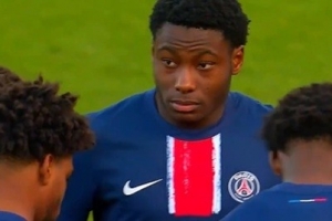 巴黎人报：巴萨关注巴黎17岁右后卫新星，球员合同明年到期